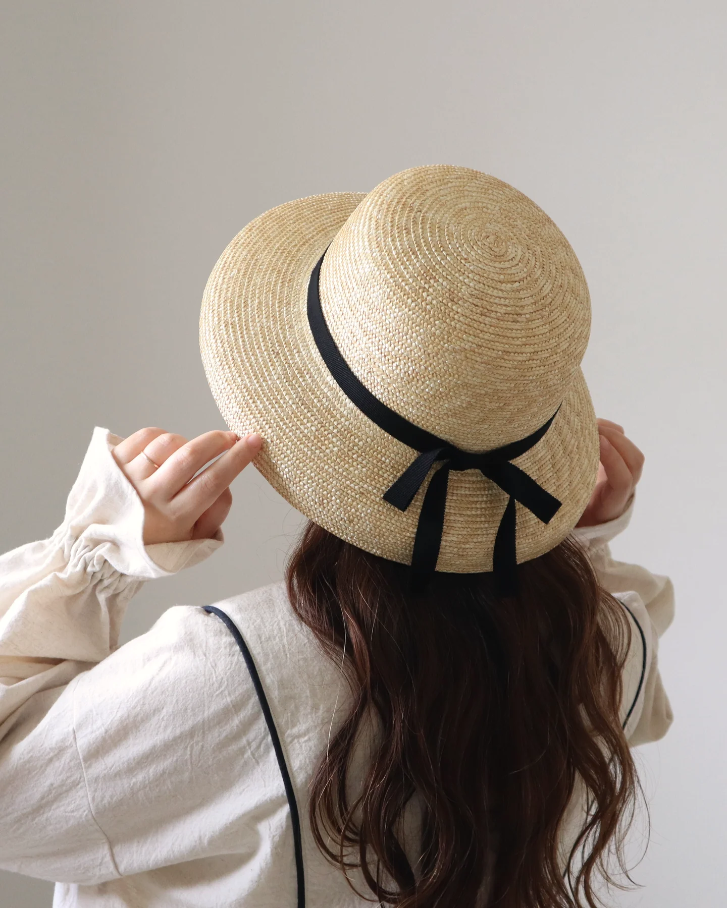 ベルギーリネンのパンドミワンピース ／ アンティークベージュ着用イメージ